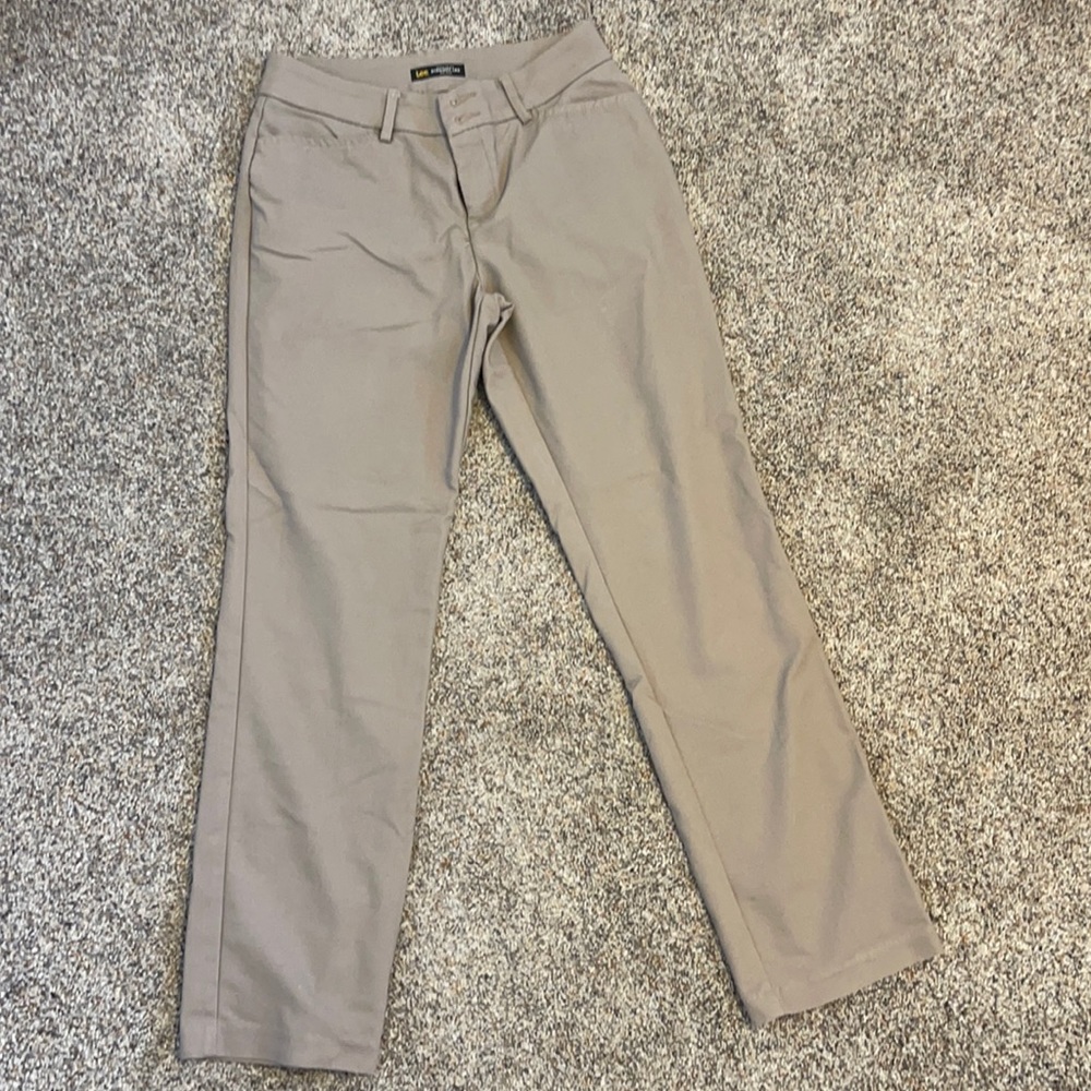 Women’s Lee tan dress pant, size 6
